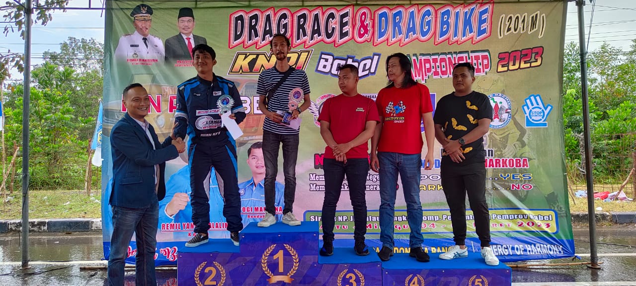 Penyerahan Trophy Drag Racer 1